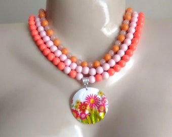 Super gift gift under 25 USD, necklace with nacre, gift for woman, medium necklace Pink Flowers