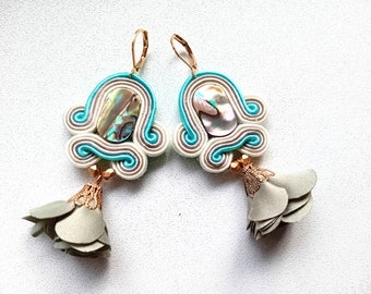 Orecchini, orecchini soutache, ricamati a mano, regalo per donna, conchiglia, colori pastello Celadon Shell