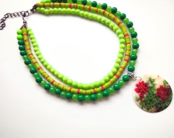 Super gift gift under 25 USD, necklace with nacre, gift for woman, medium necklace Green