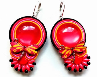 Orecchini soutache con libellula rossa: gioielli ricamati con perline