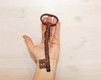 Huge skeleton key 6.7 inches Large skeleton key Hand forged Antique skeleton keys Iron key Vintage keys Rusty old crooked key