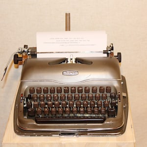 Triumph Perfect PERFECTLY WORKING typewriter Vintage typewriter Typewriter Triumph Portable typewriter Old typewriter Vintage typewriters