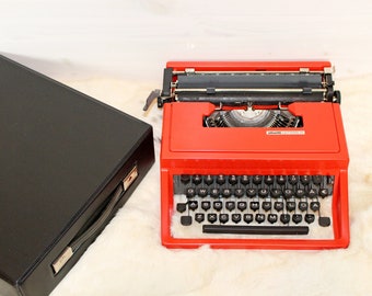 SUPERBLY WORKING Olivetti Lettera 31 Red vintage typewriter Portable typewriter Superb condition Made in former Yugoslavijaa