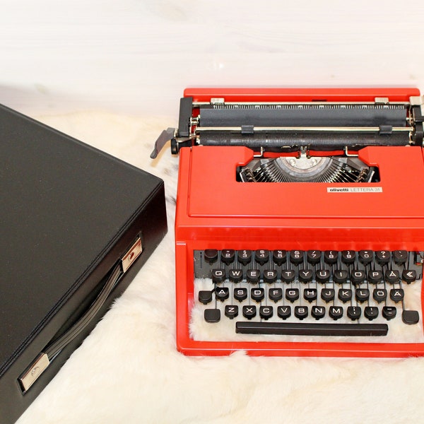 SUPERBLY WORKING Olivetti Lettera 31 Red vintage typewriter Portable typewriter Superb condition Made in former Yugoslavijaa