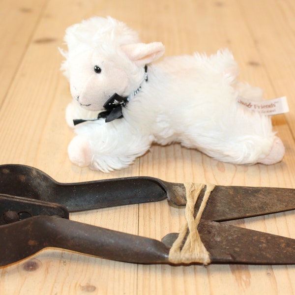 Vintage sheep shears Hand sheep shears Sheep scissors Hand operated sheep shears Farmhouse decor Old farm tools