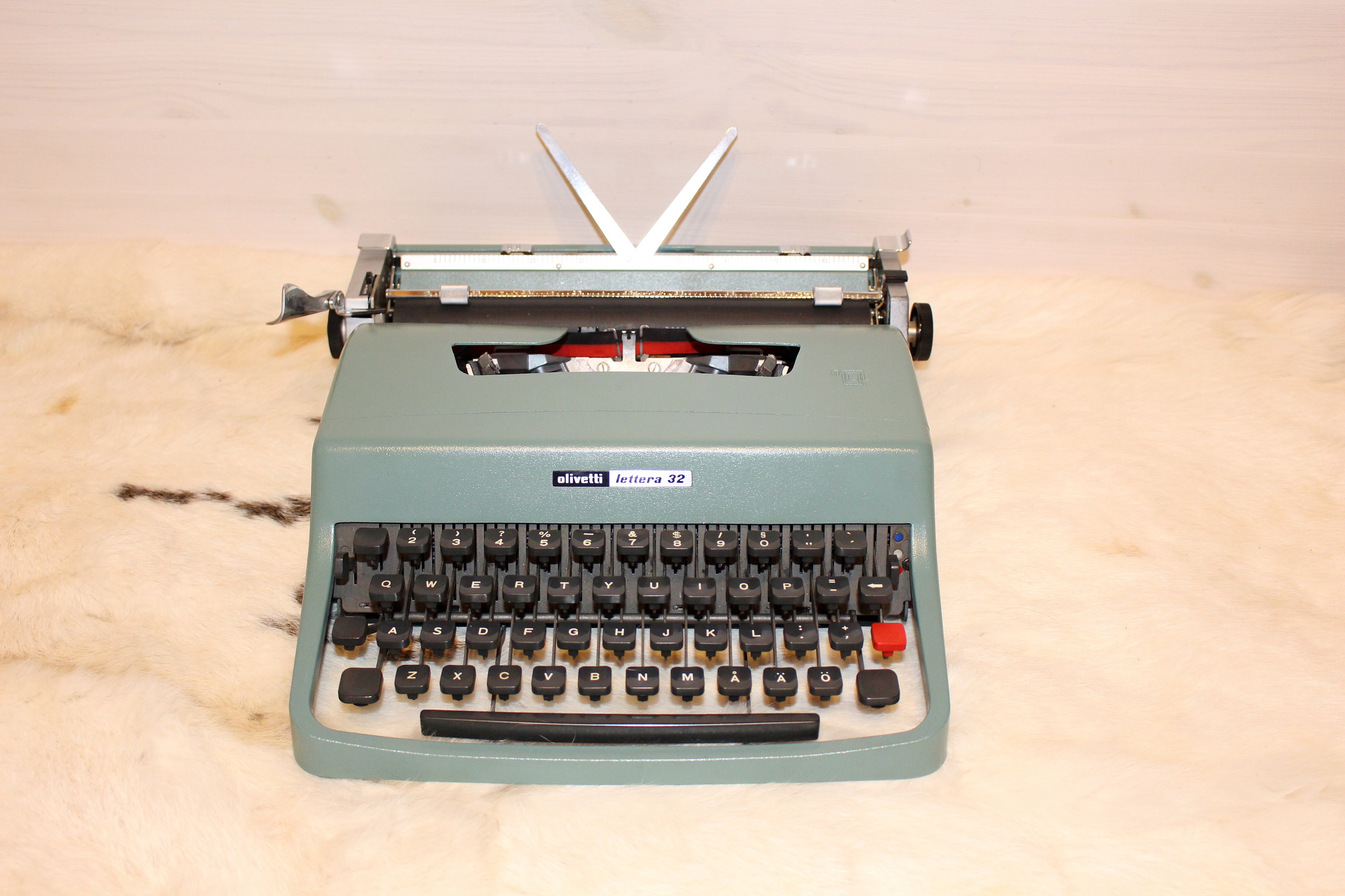 olivetti Lettera 32 中古タイプライター｜タイプライター専門店