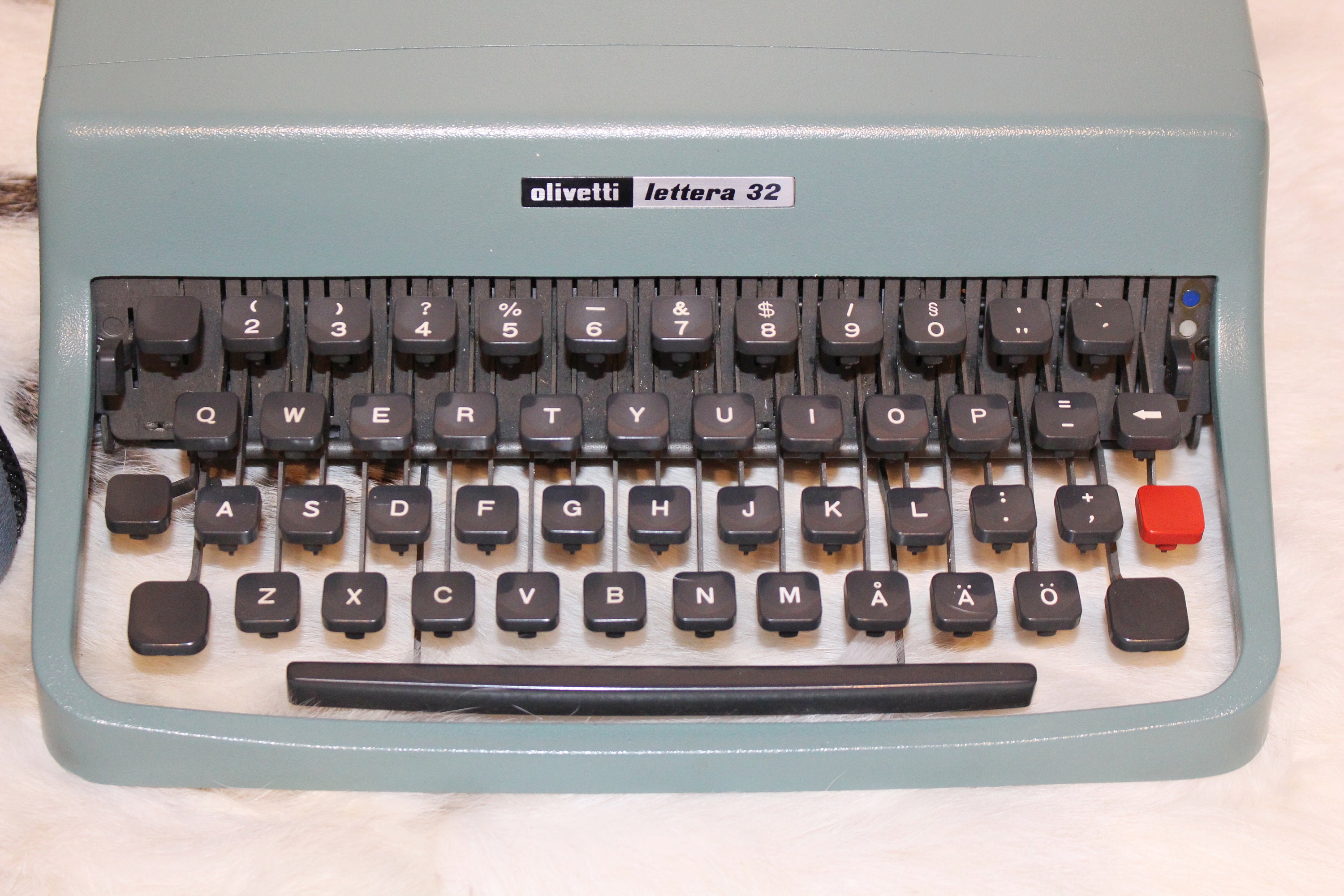 olivetti ヴィンテージオリベッティ lettera32タイプライターお