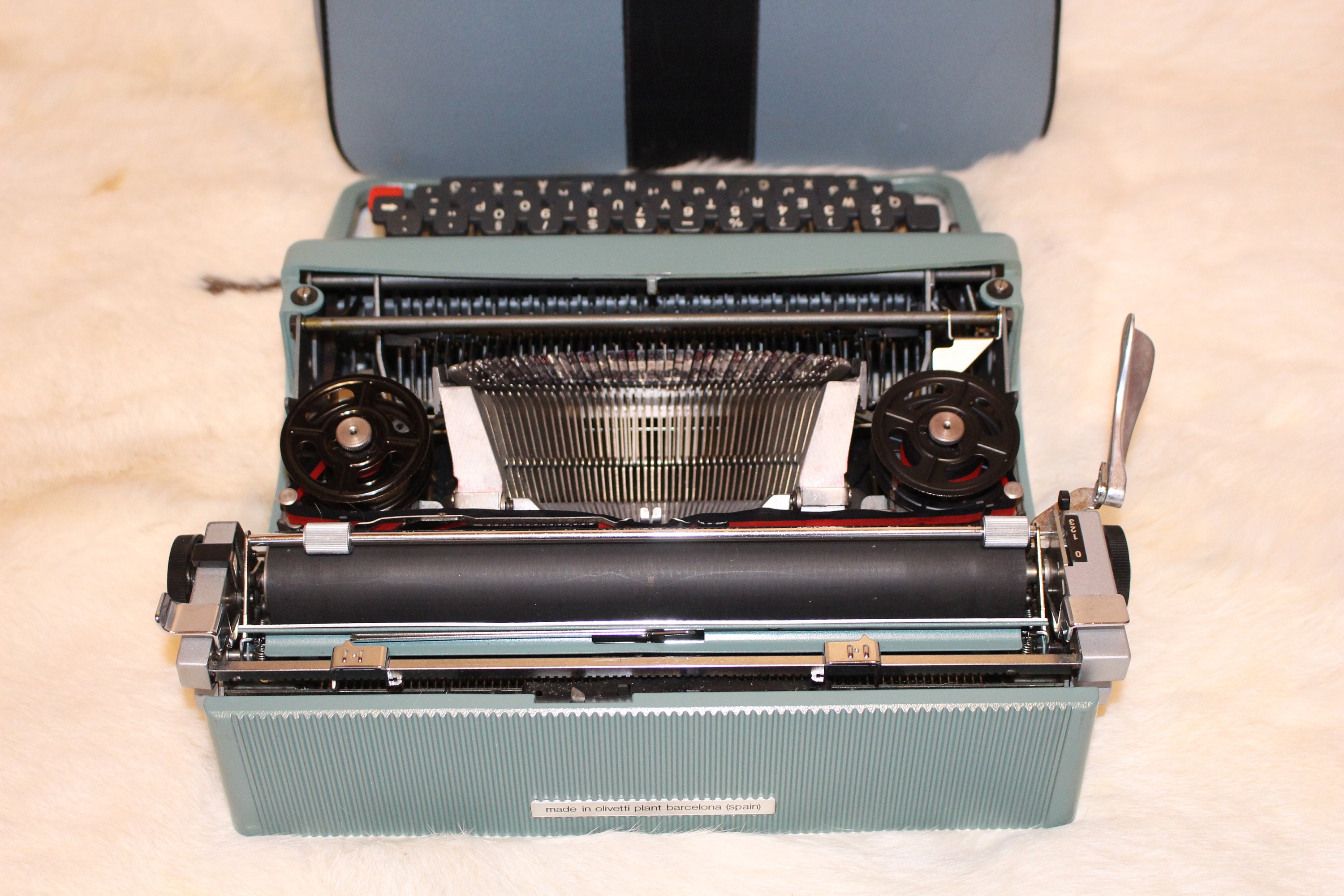 Machine à écrire OLIVETTI ICO 1932 Vintage,noire, clavier AZERTY, rare