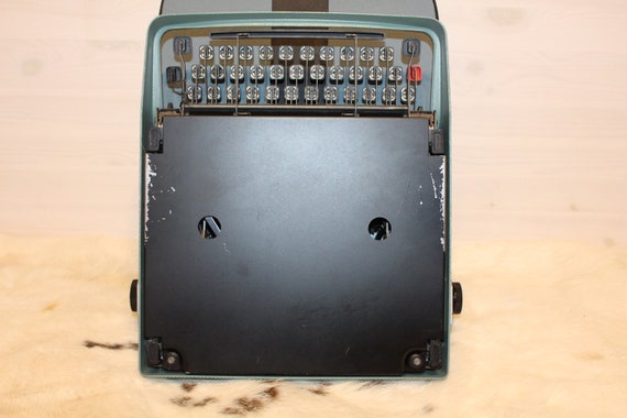 olivetti ヴィンテージオリベッティ lettera32タイプライターお