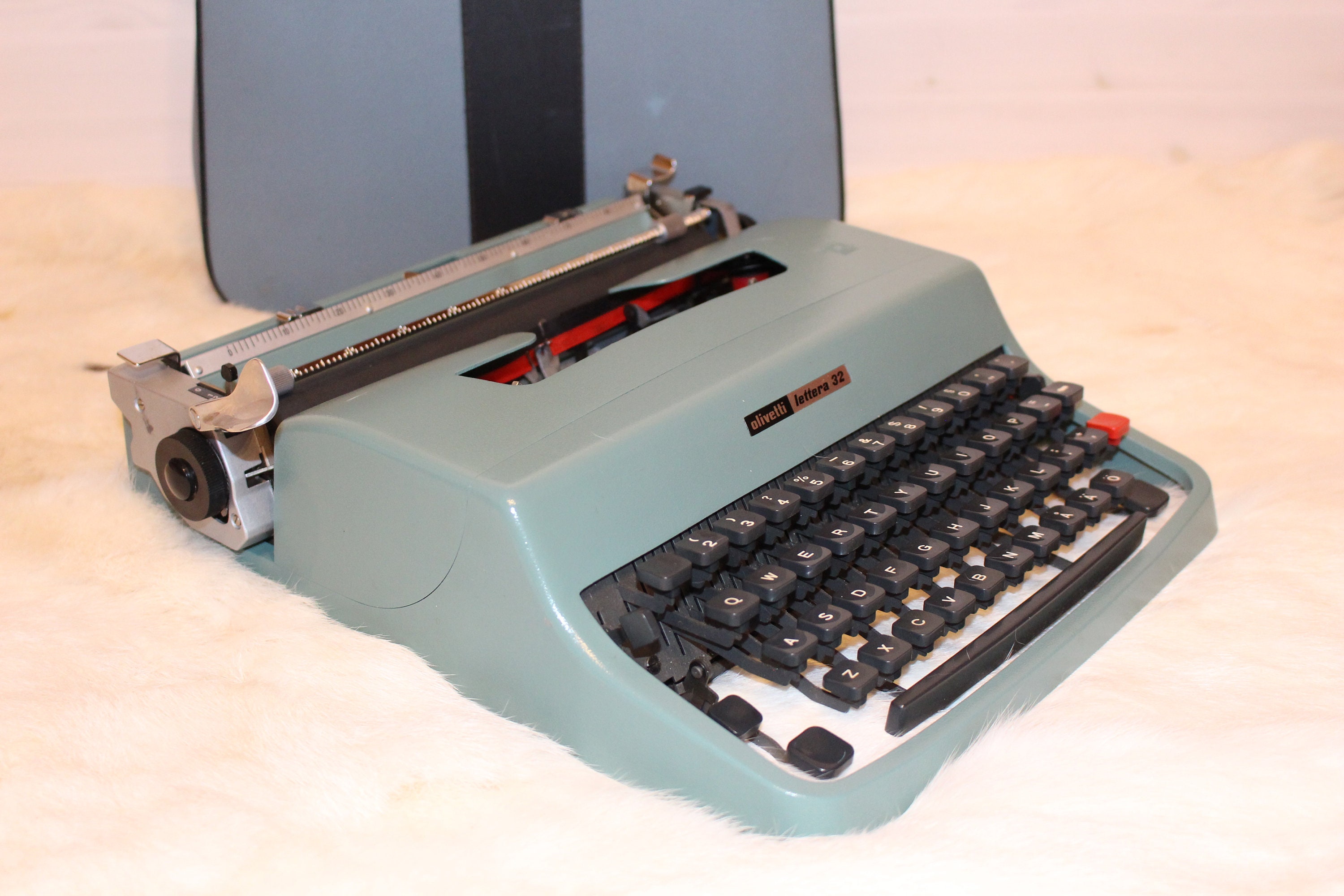 Olivetti Lettera 32 昭和レトロ　タイプライター Olivetti Lettera 32 Yellow Vintage, Manual Typewriter