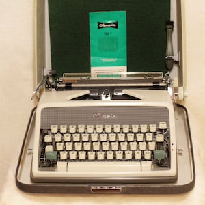 WELL WORKING Olympia SM7 De Luxe Vintage typewriter Olympia Portable typewriter Antique typewriter
