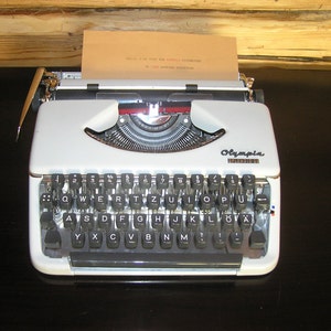 Olympia typewriter Olympia Splendid very good working conditon White typewriter Portable typewriter Retro typewriter Light typewriter