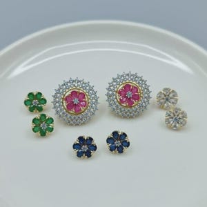CZ Floral Stud Oorbellen Set, Verwisselbare Hoesjes, Robijn Smaragd Saffier Bovenkantjes