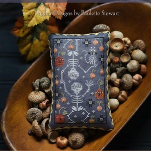 Bony Bunch - Plum Street Samplers - Paulette Stewart - Modello di carta