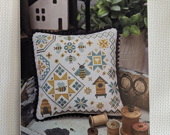 Honeybee Quaker -Paper Pattern - Primrose Cottage Stitches - Lindsey Weight - Finishing Kit Option