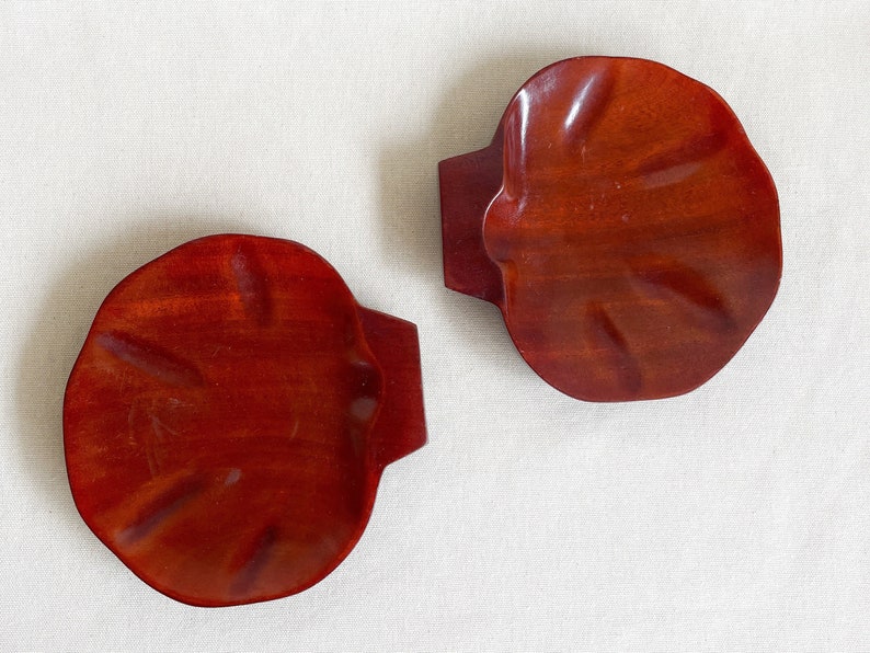 Pair of Vintage Carved Wooden Shell Catchall image 1