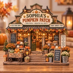 以下が含まれることがあります： 「Sophia's Pumpkin Patch」、「Pick Your Own」、「Cider Donuts Pies」という文字が書かれた、木製のミニチュアパンプキンパッチショップ。照明付きのランタン、カボチャでいっぱいの小さなワゴン、オレンジ色の鉢植えの花、秋をテーマにしたテキストが書かれた看板が含まれており、全体が秋の紅葉で装飾されています。