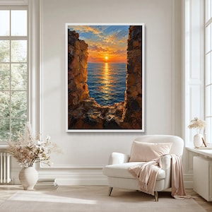 Peut inclure: Une impression d'art mural rectangulaire représentant une peinture à l'huile d'un coucher de soleil sur l'océan, vue à travers une arche en pierre. La scène montre un soleil orange vif se reflétant sur l'eau bleu profond, encadré par des piliers en pierre brune texturée.