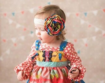 Bunting on Beige and Deck Wood - Vinyl Photography  Backdrop Photo Prop