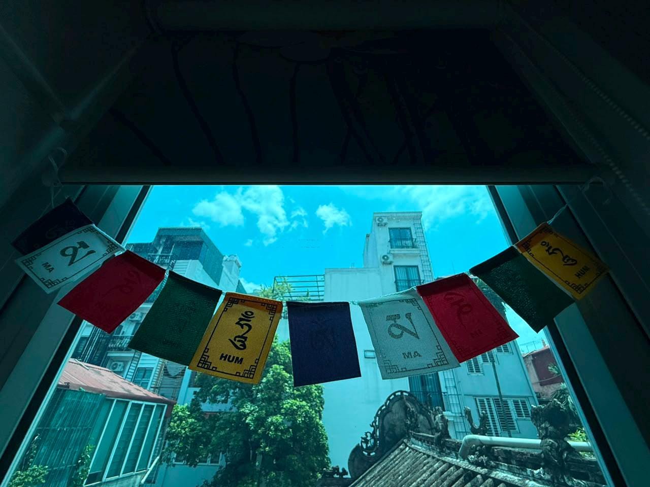 Blessed Om Mani Padme Hum Prayer Flags – Tibetan Buddhist Mantra Garland, Chenrezig Vajrayana Dharma Flags, 2 Sizes — image 3
