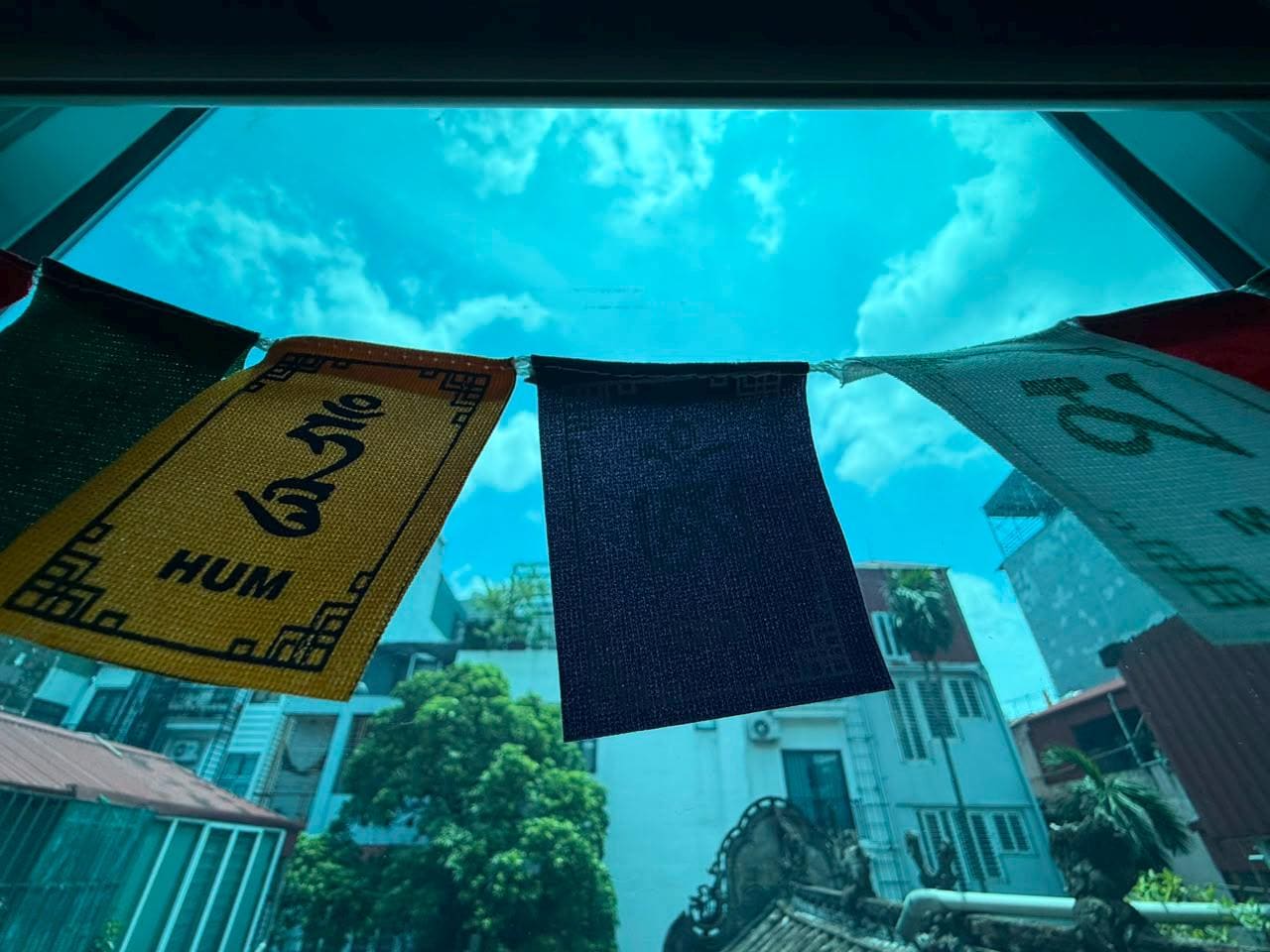 Blessed Om Mani Padme Hum Prayer Flags – Tibetan Buddhist Mantra Garland, Chenrezig Vajrayana Dharma Flags, 2 Sizes — image 5