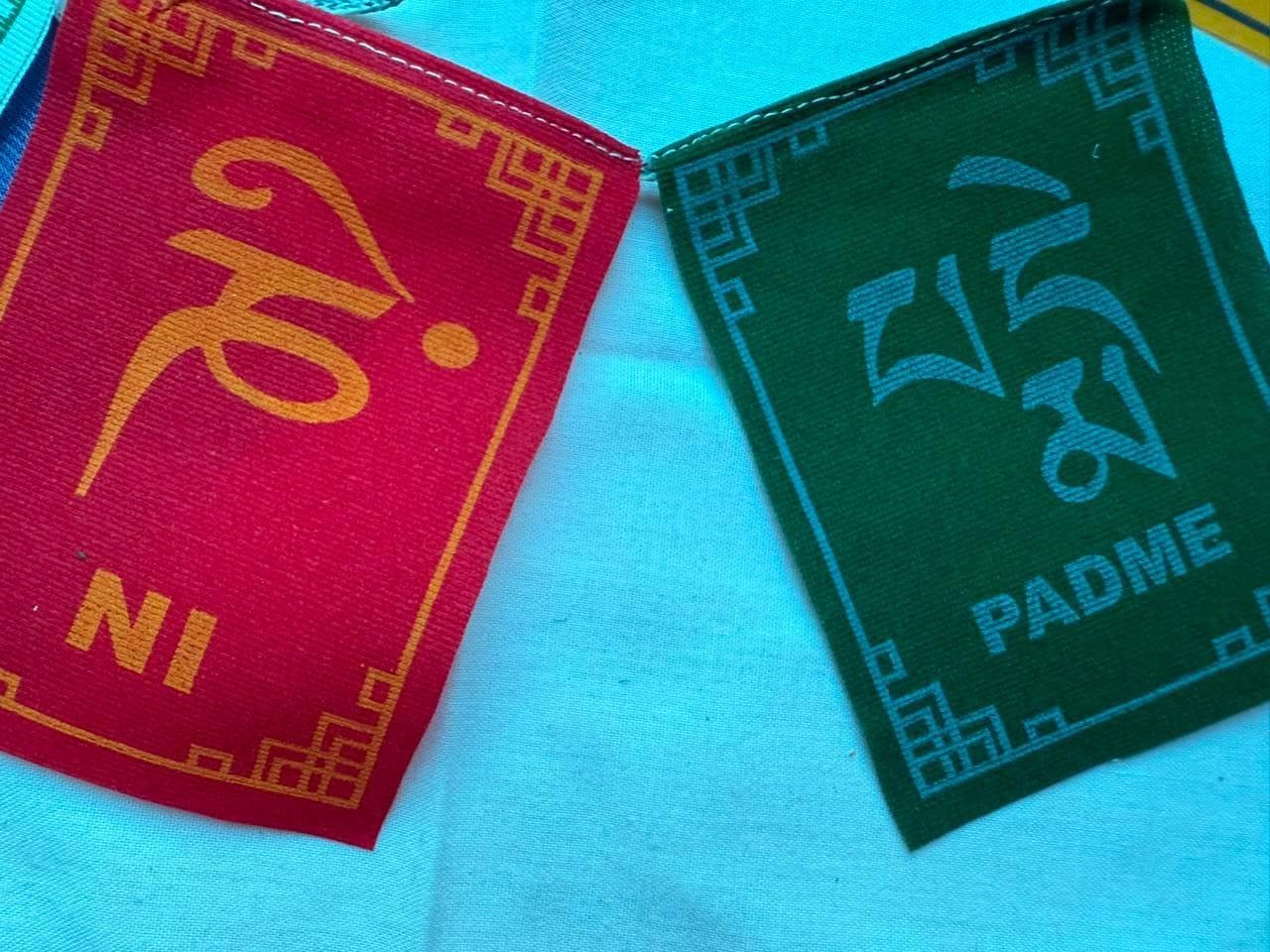 Blessed Om Mani Padme Hum Prayer Flags – Tibetan Buddhist Mantra Garland, Chenrezig Vajrayana Dharma Flags, 2 Sizes — image 6