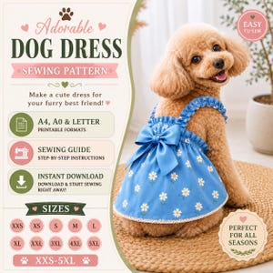 以下が含まれることがあります： 白いデイジー柄の青い犬用ドレスの型紙。背中には大きな青いリボン、肩紐にはフリルが付いています。テキストには「Adorable Dog Dress Sewing Pattern」、「A4, A0 & Letter」、「Sewing Guide」、「Instant Download」、サイズ「XXS-5XL」と記載されています。