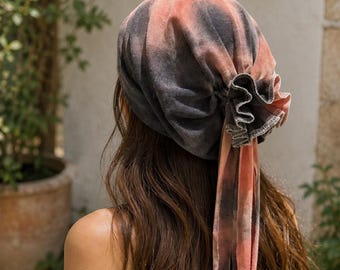 Gorro de verano para mujer con flecos y cierre de lazo en la parte trasera.