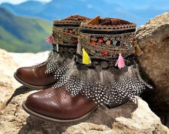 Boho veren laarsmanchetten: tribale laarshoezen met munt en ketting