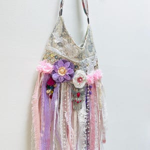 Handgemachte Fransen Boho Crossbody Bag: Geflochtene Hippie Geldbörse mit 3D Blumen