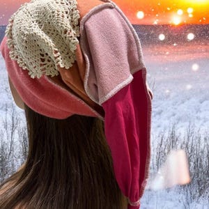 Gorro de elfo de patchwork rosa hecho a mano: gorro de bufón reciclado