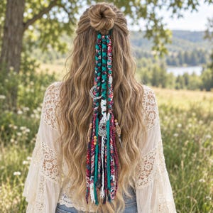 Extensiones de cabello estilo boho, trenzas de rastas, pinzas para coleta y extensiones de cabello.