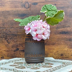 Ulla Winblad Alingsås Keramik Vas Modell 942, Scandinavian Studio Keramik, Mid Century Modern Small Ceramic Vase, Dark Brown Swedish Vintage