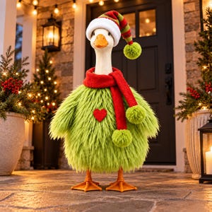 Weihnachtsgans-Outfit für 58 cm große Gänsefigur, grünes, flauschiges Gänsekleid mit Weihnachtsmannmütze, rotem Schal, Herzaufnäher, festliche Verandadekoration