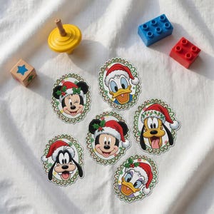 Musse Pigg Jultomten Cameo Broderad Tygmärke, Vintage Disney Jul Stryk-på Tygmärke, Park Fan Familjeresa Kardborretyg Tygmärke, Juljacka Dekoration