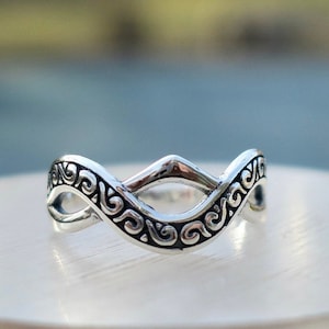 Pretty Vintage 925 Sterling Silver Ring