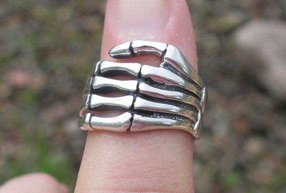 Vintage 925 Sterling Silver Skeleton Hand Ring - image 4
