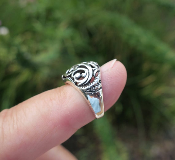 SALE Pretty Vintage 925 Sterling Silver Swirl Ring - image 5