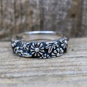 Vintage 925 Sterling Silver Flower Ring