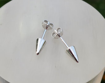 925 Solid Sterling Silver Spike Bullet Rivet Stud Earrings Ear Studs Punk Rock 925 Solid Sterling Silver Spike Bullet Rivet Stud Earrings Ear Studs Punk Rock