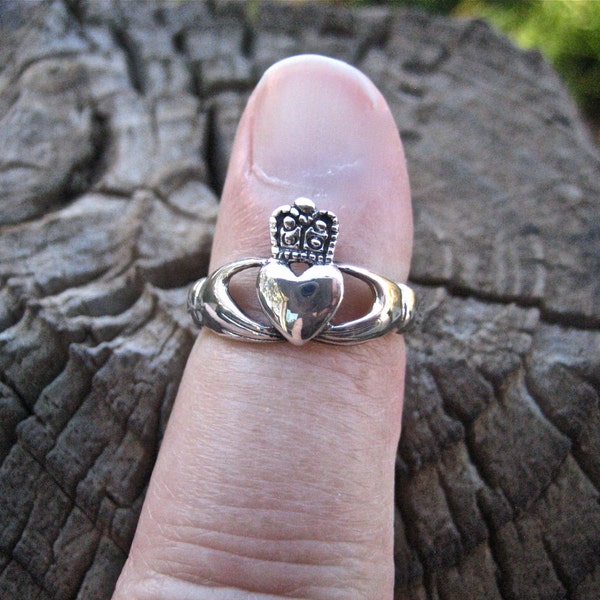Vintage 925 Sterling Silver Claddagh Ring