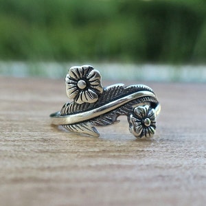 Vintage 925 Sterling Silver Flower and Leaf Ring