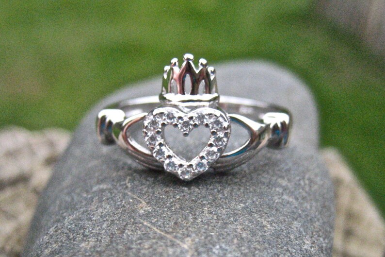 SALE Beautiful Vintage 925 Sterling Silver and CZ Claddagh Ring