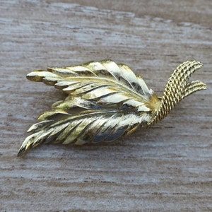 Vintage Monet Gold Tone Leaf Brooch