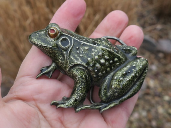frog belt buckle