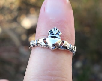 Vintage 925 Sterling Silver Claddagh Ring