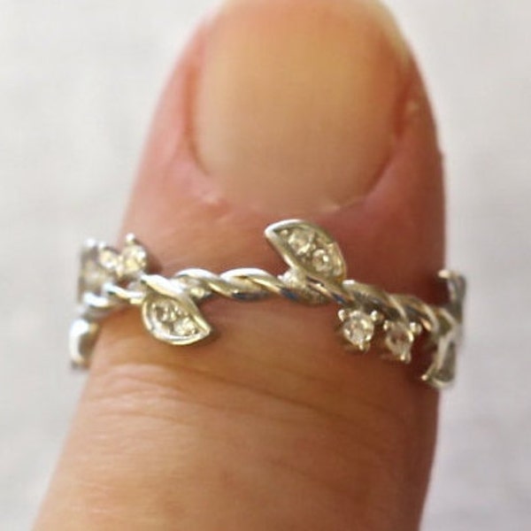 SALE Pretty Vintage 925 Sterling Silver and CZ Leaf Ring