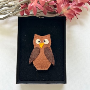 Owl brooch, felt owl brooch, brown owl pin, owl jewelry, wool felted brooch, cute animal pin, brown brooch owl, nature-inspired brooch