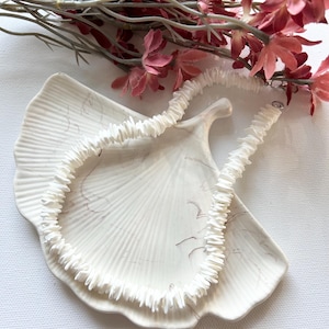 Shell necklace, white necklace, beach necklace, summer jewelry, gift for woman, white shell choker, necklace of shells, white choker