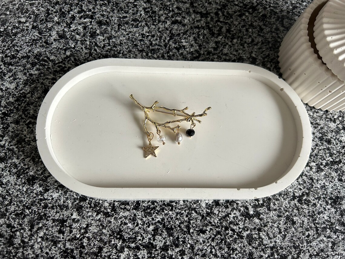 Brooch in “Flower Branch